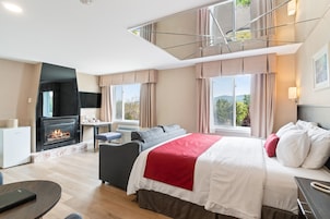 Junior Suite - King Bed and Sofa Bed with Double Spa Bath and Fireplace | Egyptian cotton sheets, premium bedding, pillowtop beds, desk