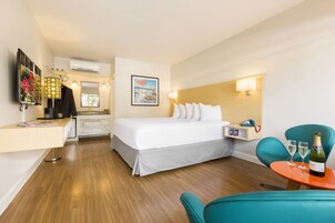 Standard Room, 1 King Bed