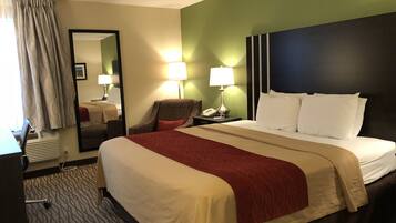 Een bureau, een strijkplank/strijkijzer, gratis wifi, rolstoeltoegang