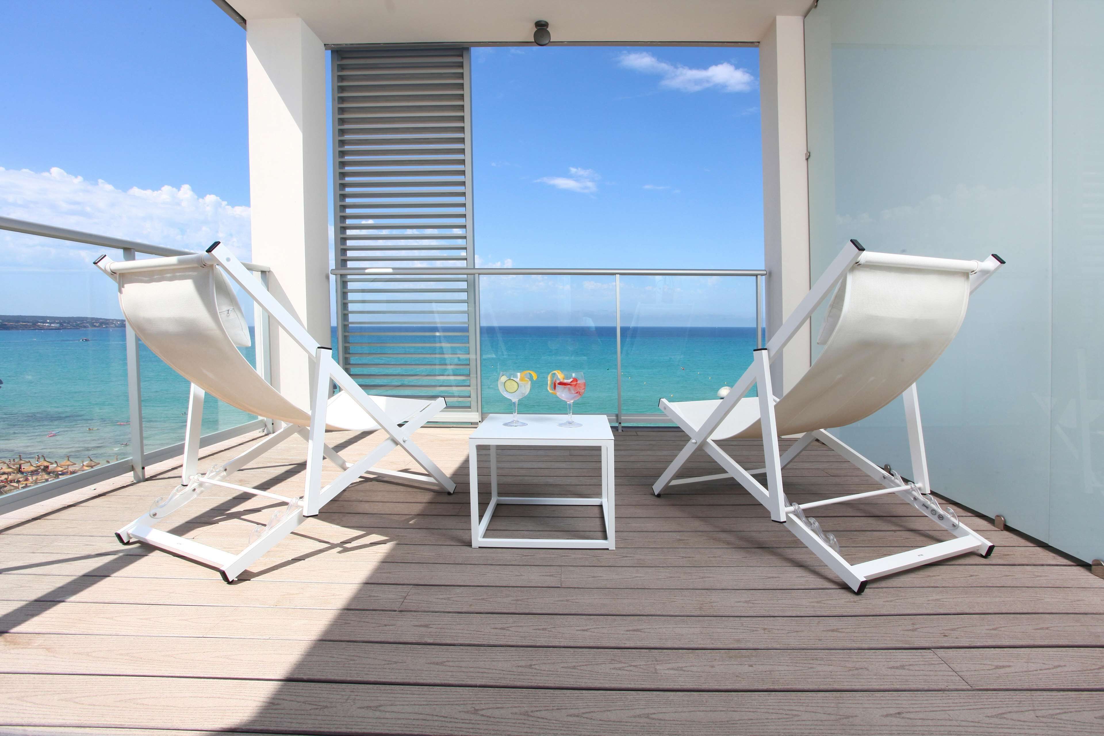 Minibar, Zimmersafe, Schreibtisch, Verdunkelungsvorhänge