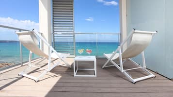 Minibar, Zimmersafe, Schreibtisch, Verdunkelungsvorhänge