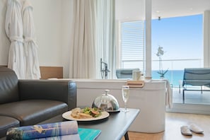 40-inch LCD TV with satellite channels, TV - Pure Salt Garonda - Adults Only (Palma de Mallorca)