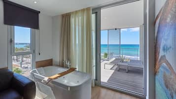 Jetted bathtub