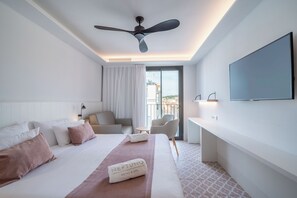 Tremannsrom (2 Adultos y 1 Niño) | Sengetøy av topp kvalitet, safe på rommet, skrivebord og lydisolert