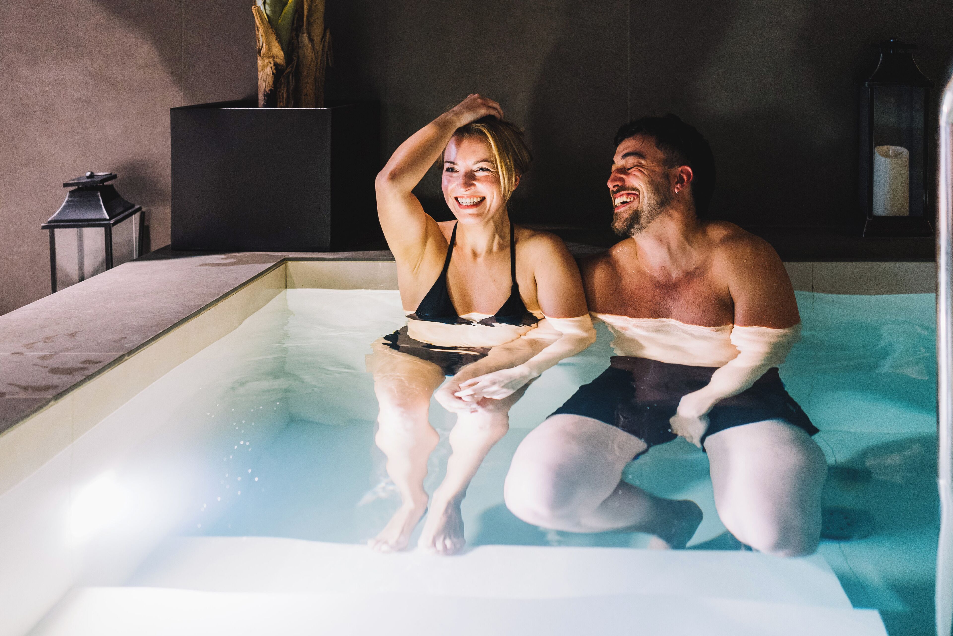 Behandelingskamers voor koppels, een sauna, een bubbelbad, een stoombad