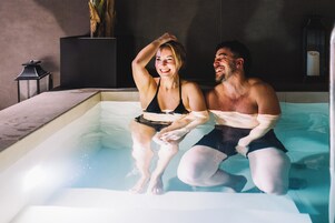 Couples treatment rooms, sauna, hot tub, steam room, Turkish bath