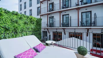 Premium kamer, terras (Interior Jacuzzi) | Terras