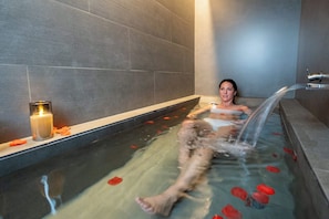 Couples treatment rooms, sauna, hot tub, steam room, Turkish bath - Neptuno Hotel & SPA (Calella)