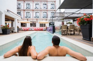 3 outdoor pools, a waterfall pool, pool umbrellas, sun loungers