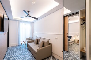 Sengetøy av topp kvalitet, safe på rommet, skrivebord og lydisolert