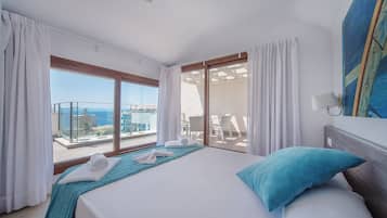 Apartament, 3 dormitoris, vistes al mar | 2 dormitoris, caixa forta a l'habitació i cortines opaques