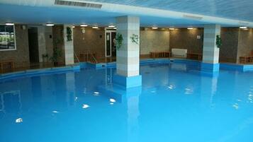 Piscine couverte, piscine extérieure