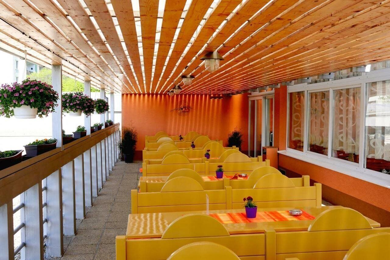 Petit déjeuner, déjeuner et dîner servis sur place