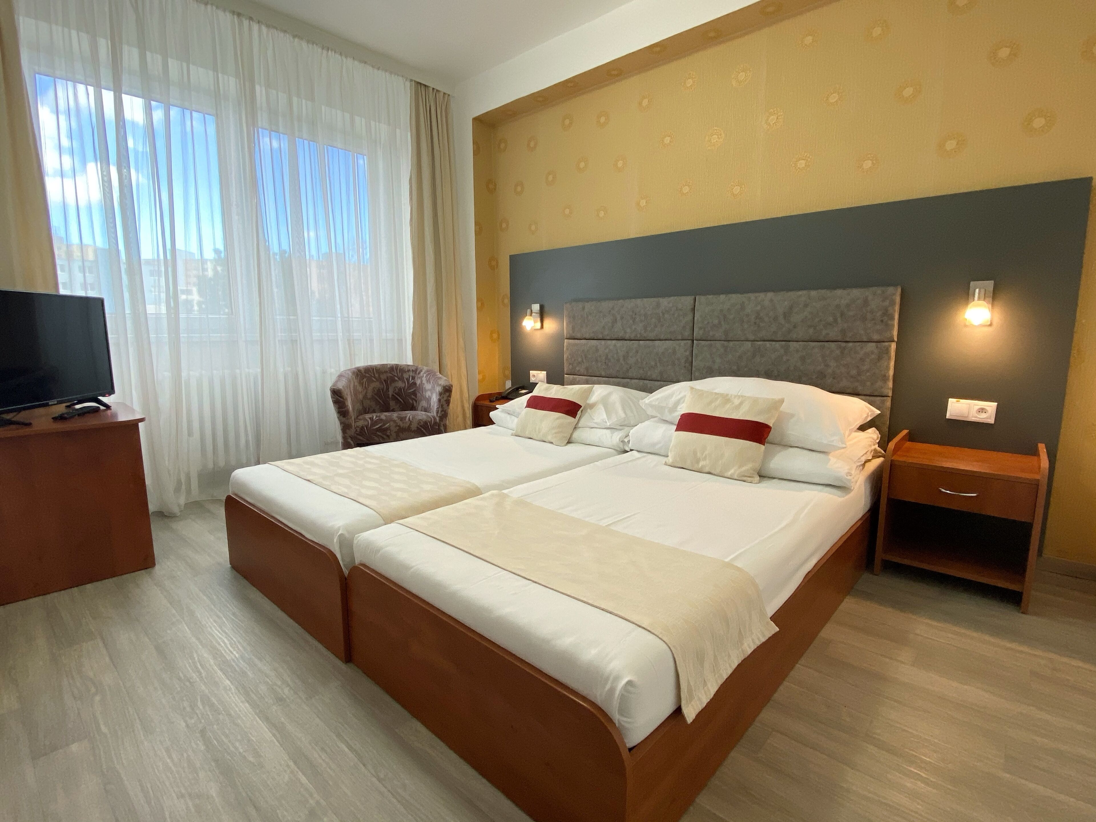 Coffres-forts dans les chambres, bureau, Wi-Fi gratuit, draps fournis