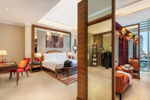 Suite (Al Raha Suite) | Seprai katun Mesir, seprai premium, selimut bulu angsa, dan minibar