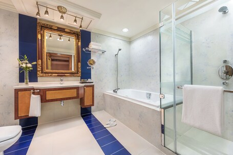 Al Raha Beach Hotel - Image 35