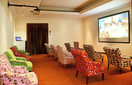 Al Raha Beach Hotel - Image 12