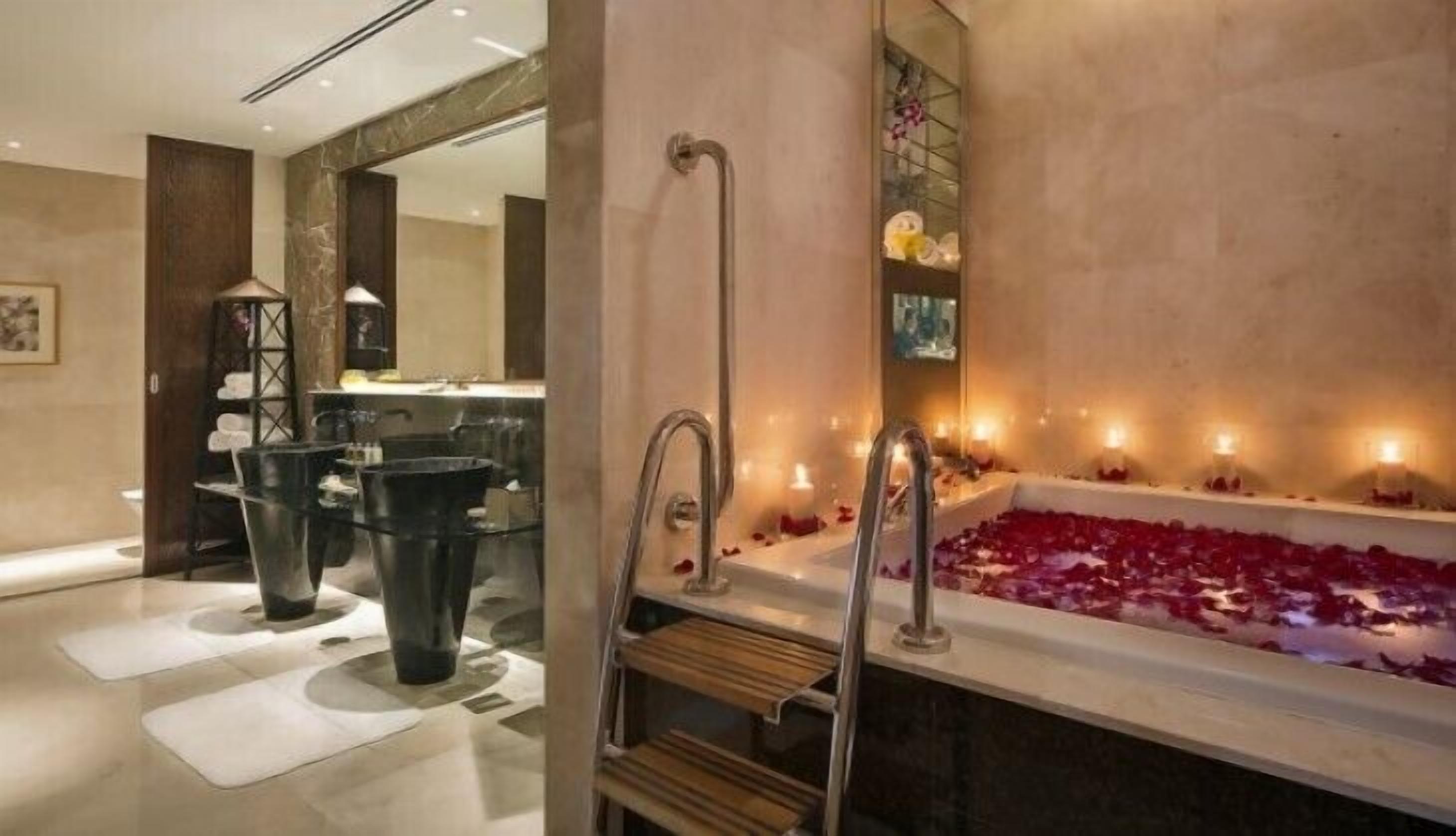 Spa | Couples treatment rooms, sauna, hot tub, steam room, body treatments
