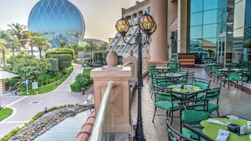 5 restaurants, breakfast, lunch, dinner served; international cuisine