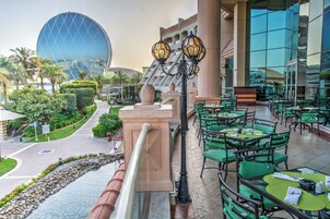 5 restaurants, breakfast, lunch, dinner served; international cuisine