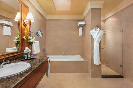 Al Raha Beach Hotel - Image 14