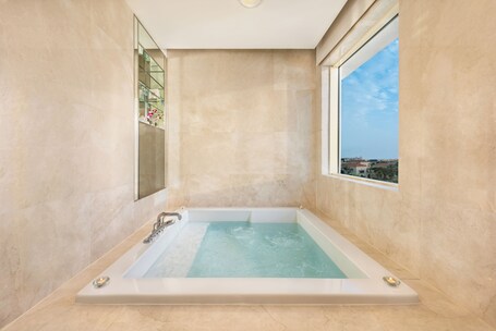 Al Raha Beach Hotel - Image 58
