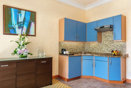 Al Raha Beach Hotel - Image 9