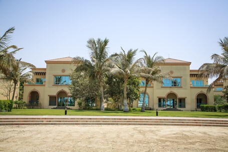 Al Raha Beach Hotel - Image 18