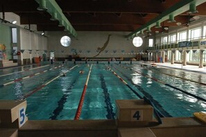 Sisäuima-allas, ulkouima-allas