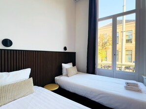 خزنة داخل الغرفة وواي فاي مجانًا وملاءات أسرّة