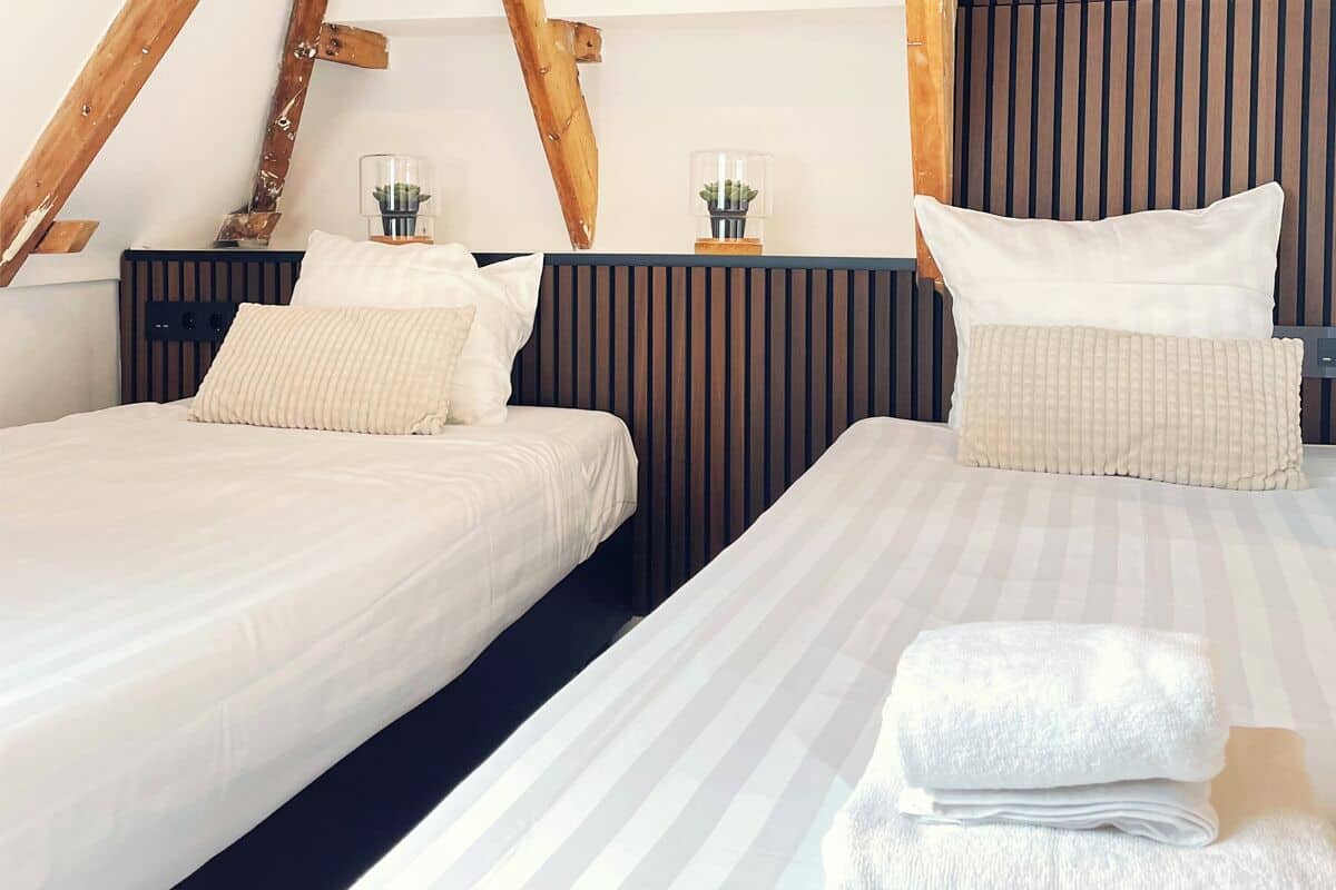 Chambre Standard avec lits jumeaux, plusieurs lits | Coffres-forts dans les chambres, Wi-Fi gratuit, draps fournis