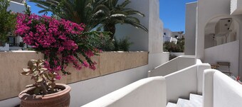 Anny Studios Perissa Beach