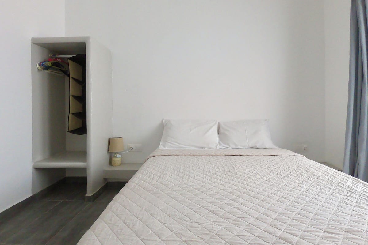 Deluxe appartement | 1 slaapkamer, een kluis op de kamer, een bureau, een laptopwerkplek