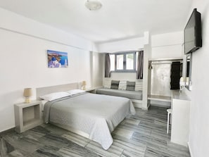 In-room safe, soundproofing, iron/ironing board, free WiFi - Anny Studios & Rooms Perissa Beach (Santorini)