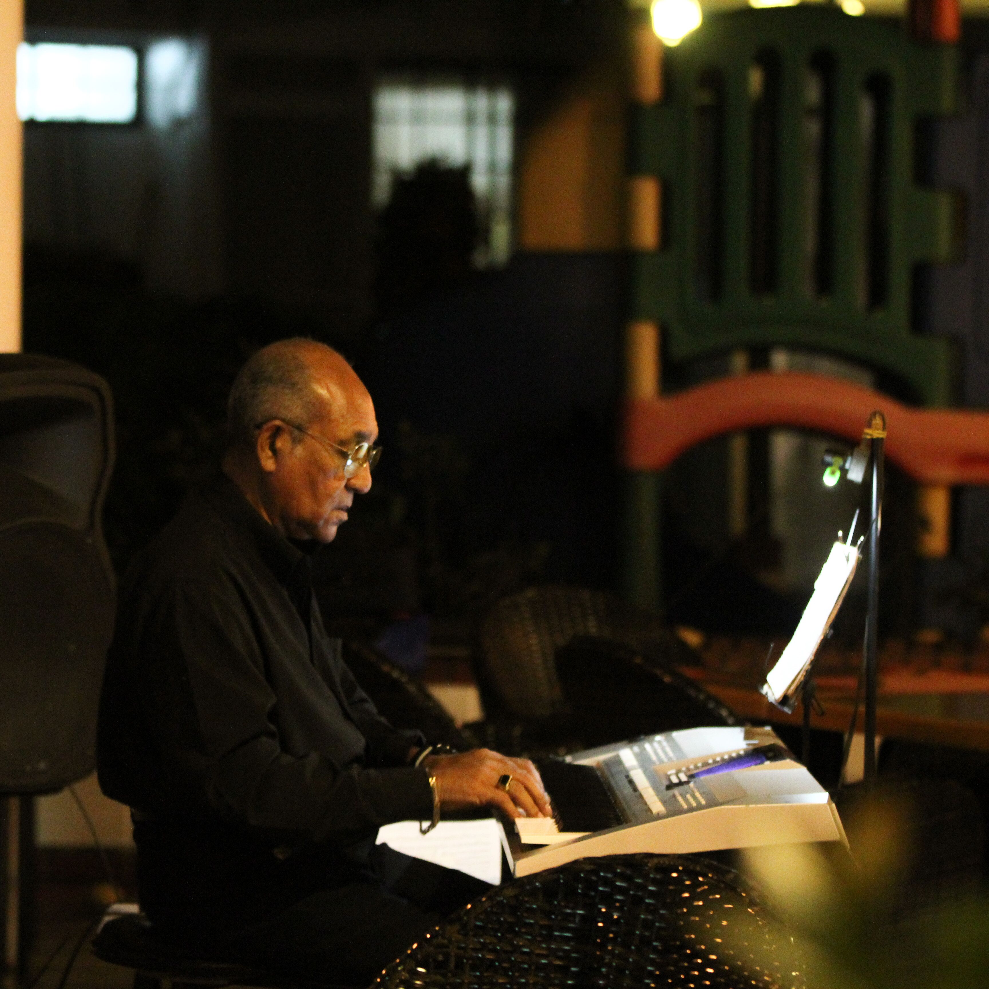 2 restaurants, dinner served, barbecue