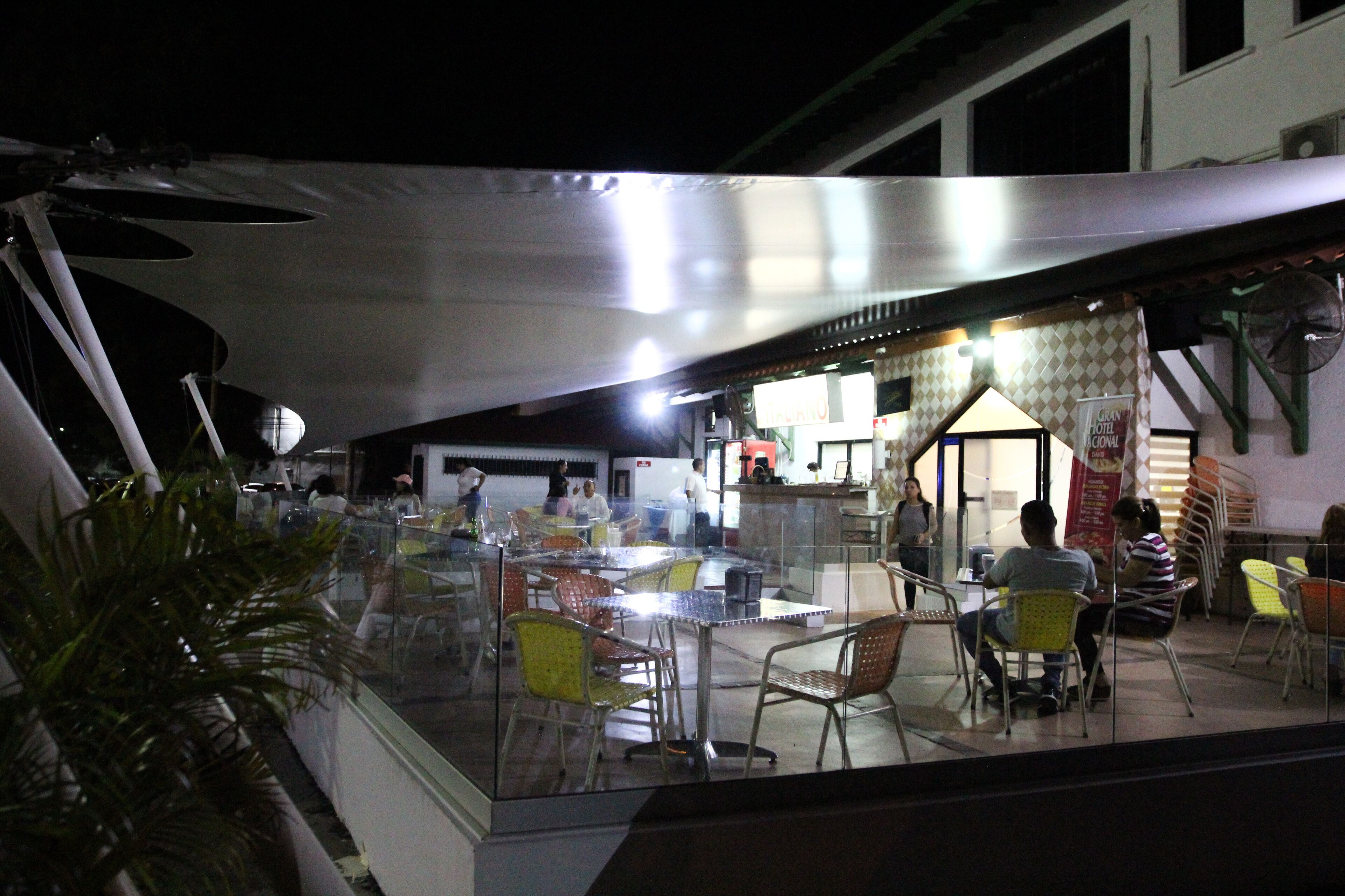 2 restaurants, dinner served, barbecue