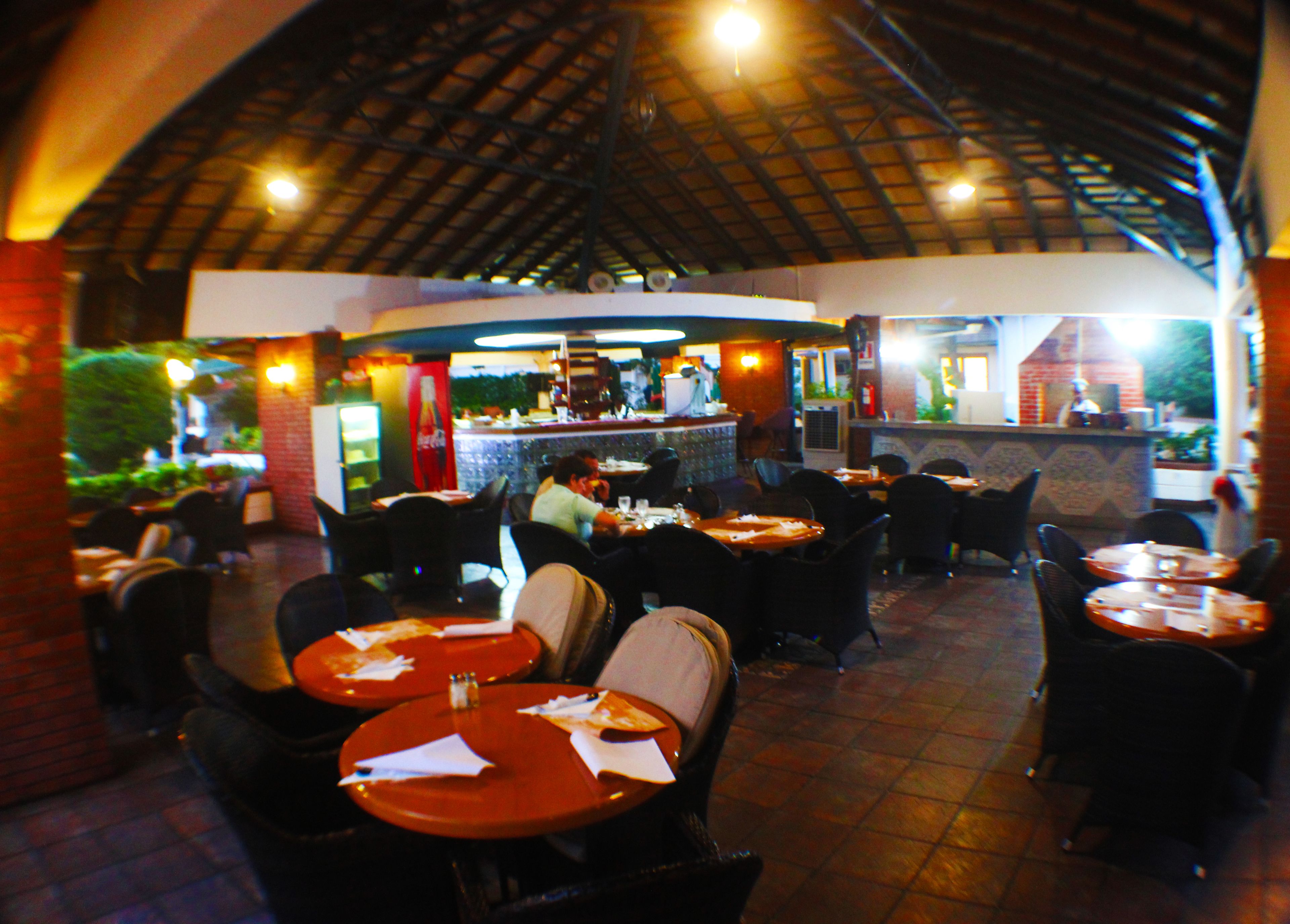 2 restaurants, dinner served, barbecue