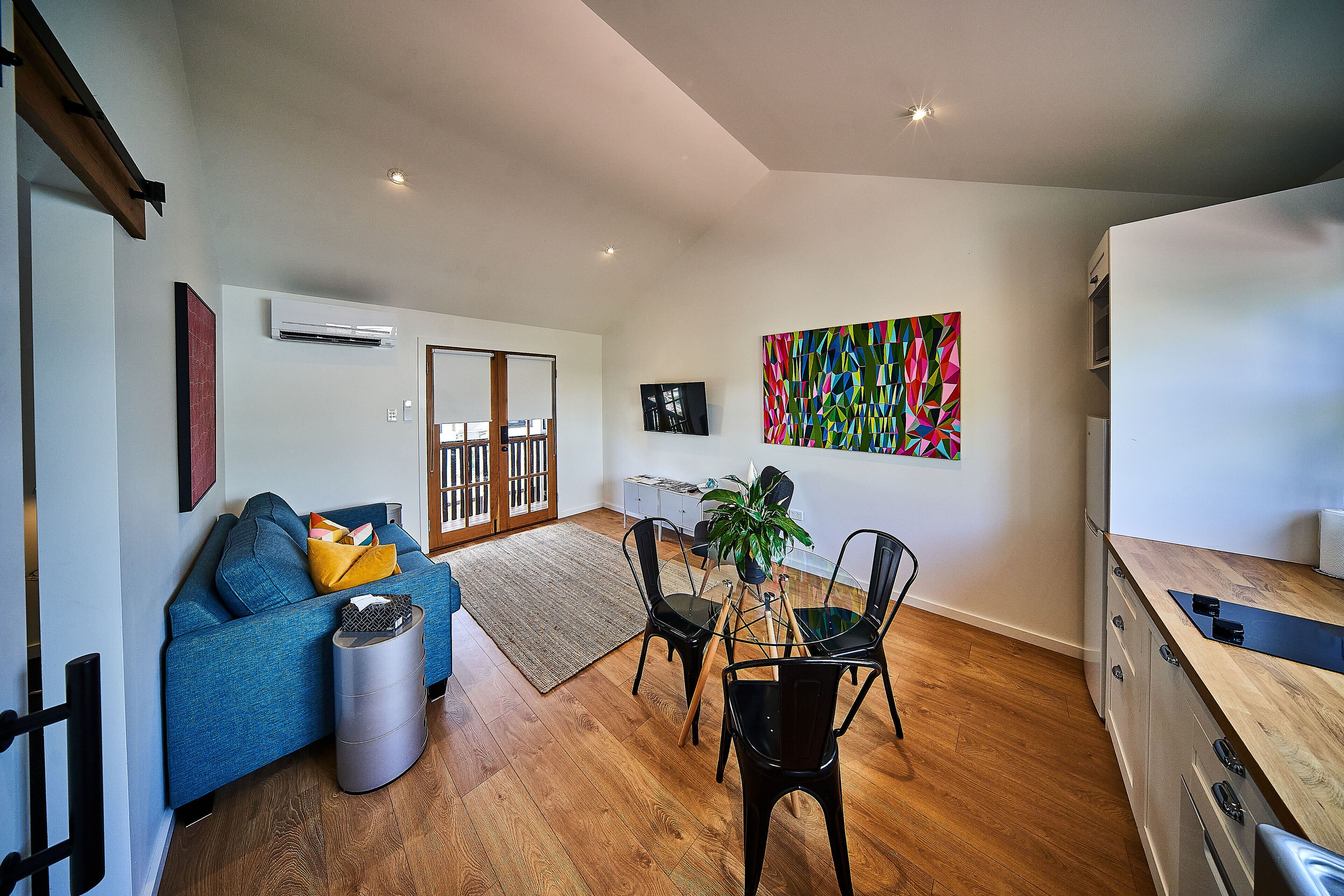 Deluxe Loft | Dining room