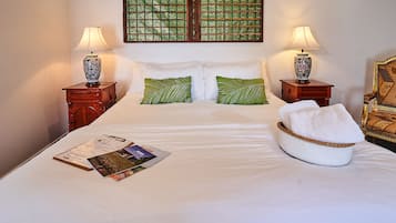 Habitación ejecutiva, 1 cama de matrimonio grande | 1 dormitorio, ropa de cama de alta calidad, escritorio y cortinas opacas
