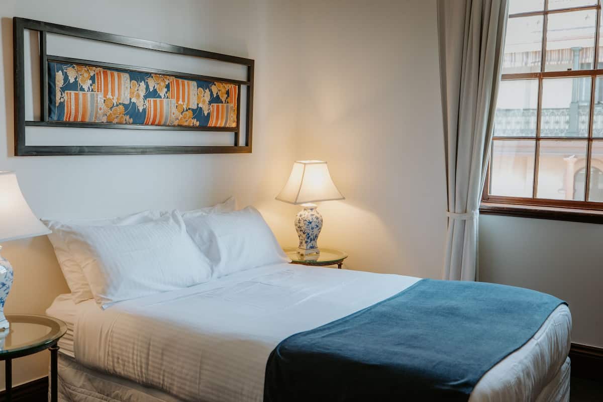Standard-Suite, 1 Queen-Bett | 1 Schlafzimmer, hochwertige Bettwaren, Schreibtisch