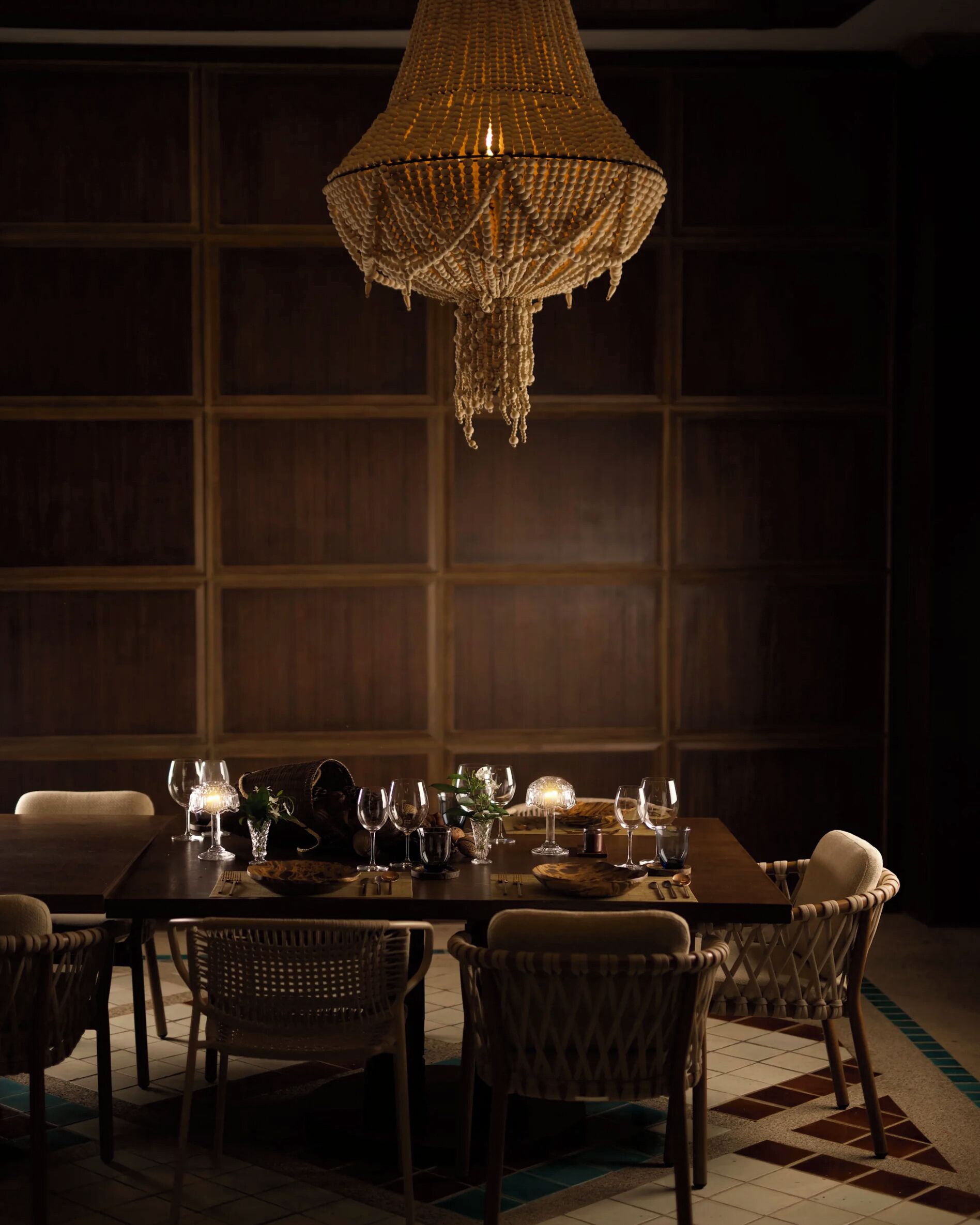 breakfast, lunch, dinner served; international cuisine