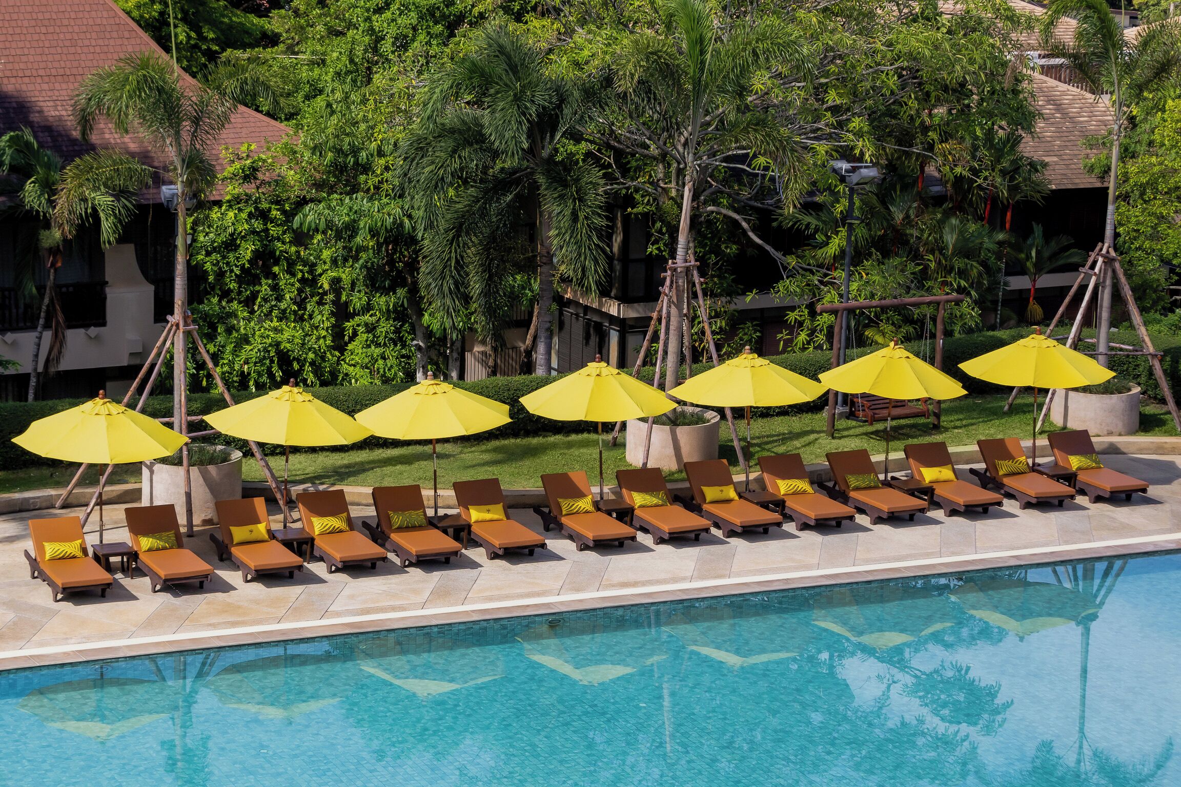 야외 수영장, 수영장 파라솔, 일광욕 의자