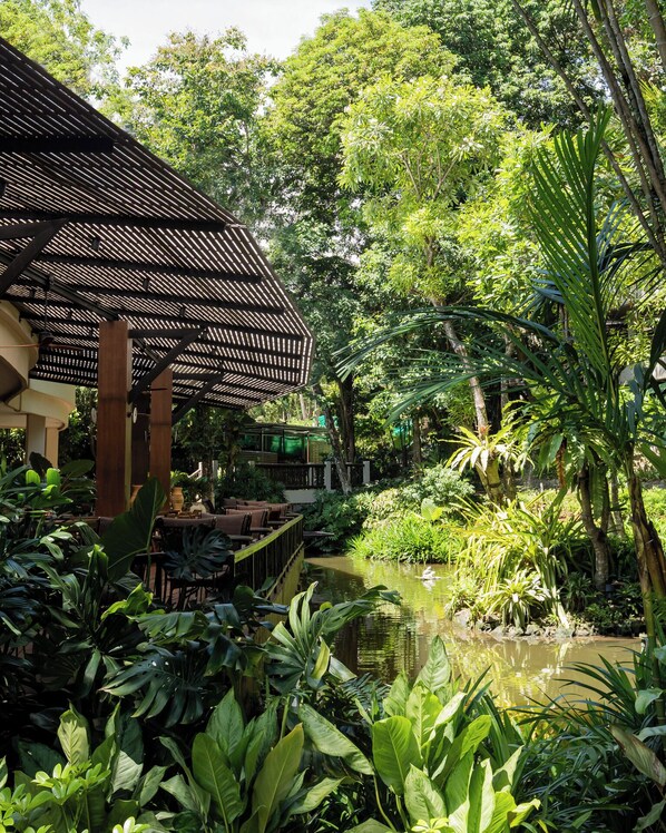 Daily buffet breakfast (THB 450 per person)