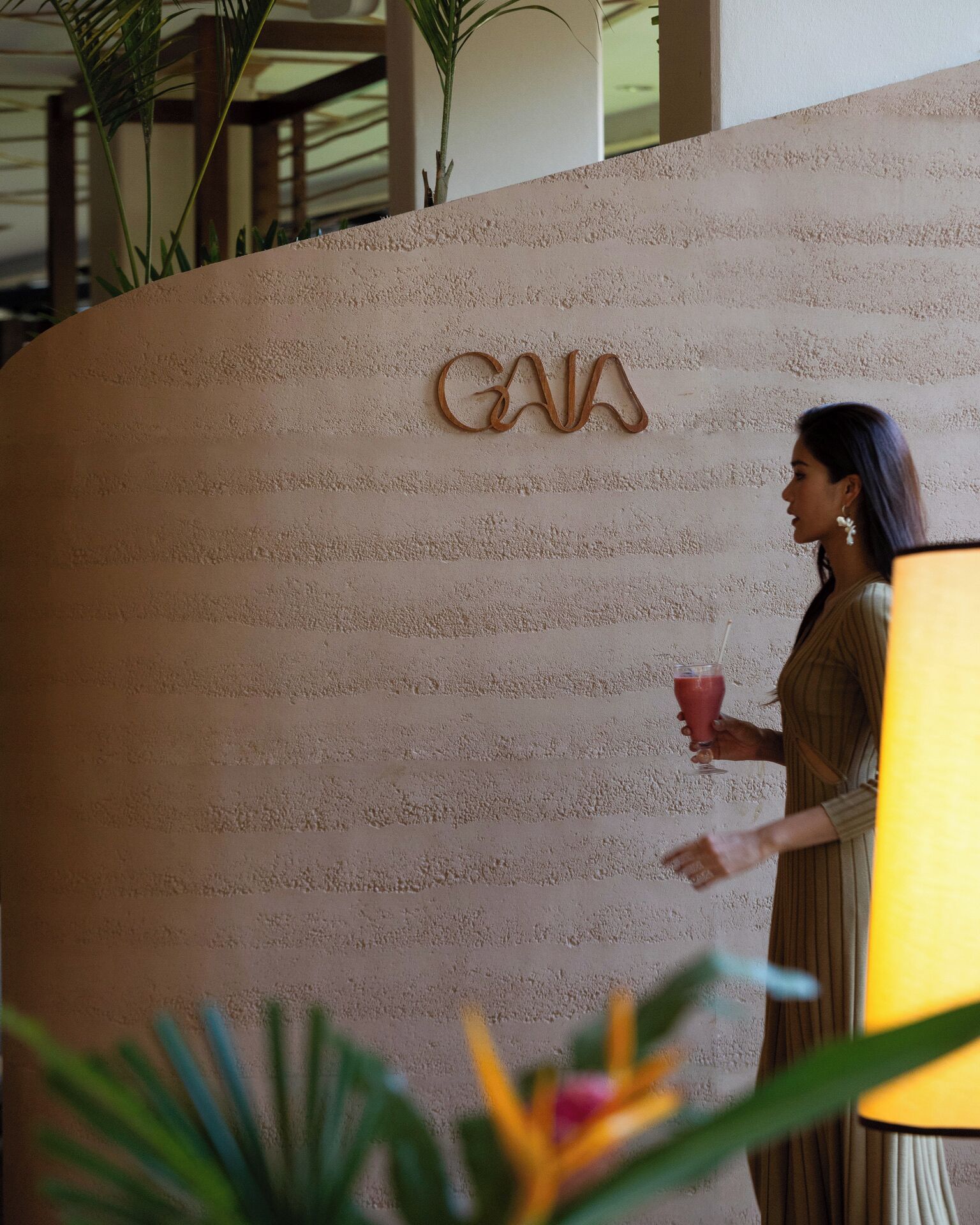 breakfast, lunch, dinner served; international cuisine