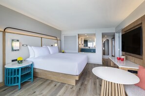 Hypo-allergenic bedding, in-room safe, desk, laptop workspace - Crowne Plaza Resort Guam by IHG (Tamuning)
