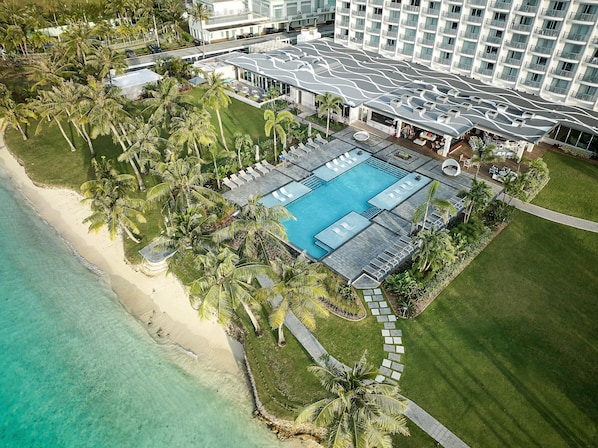 2 outdoor pools