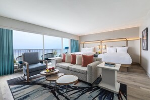 Hypo-allergenic bedding, in-room safe, desk, laptop workspace