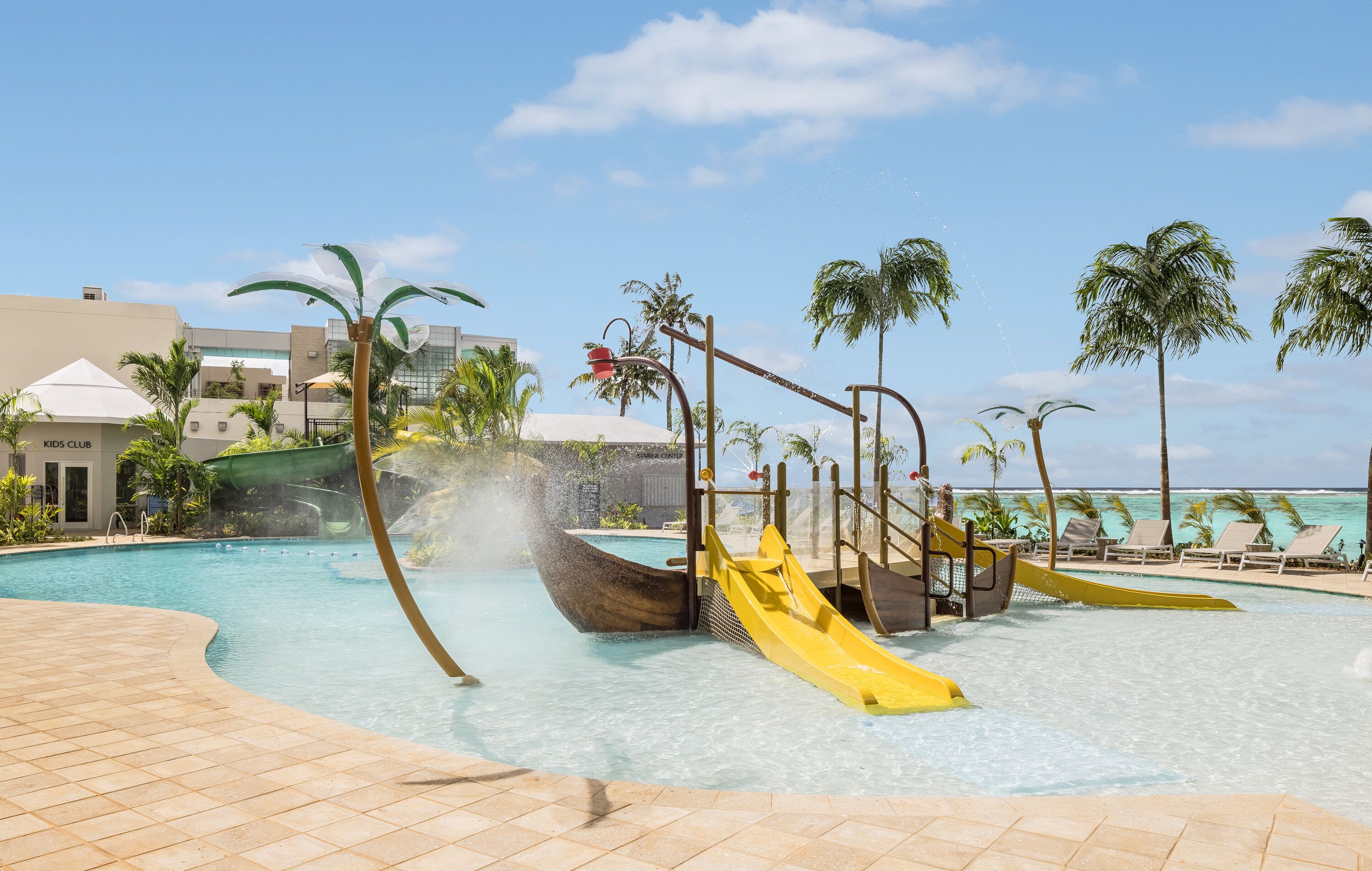 Hypo-allergenic bedding, in-room safe, desk, laptop workspace