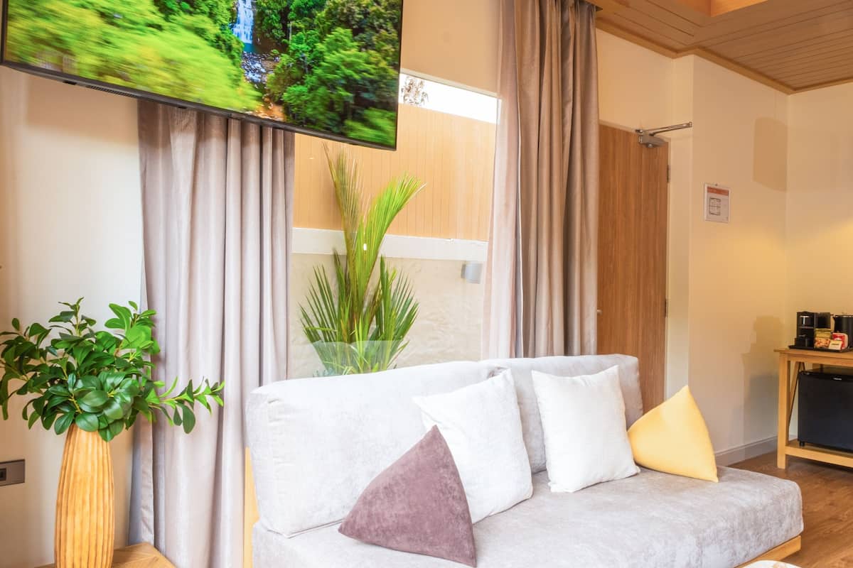 43-inch tv with satellite channels