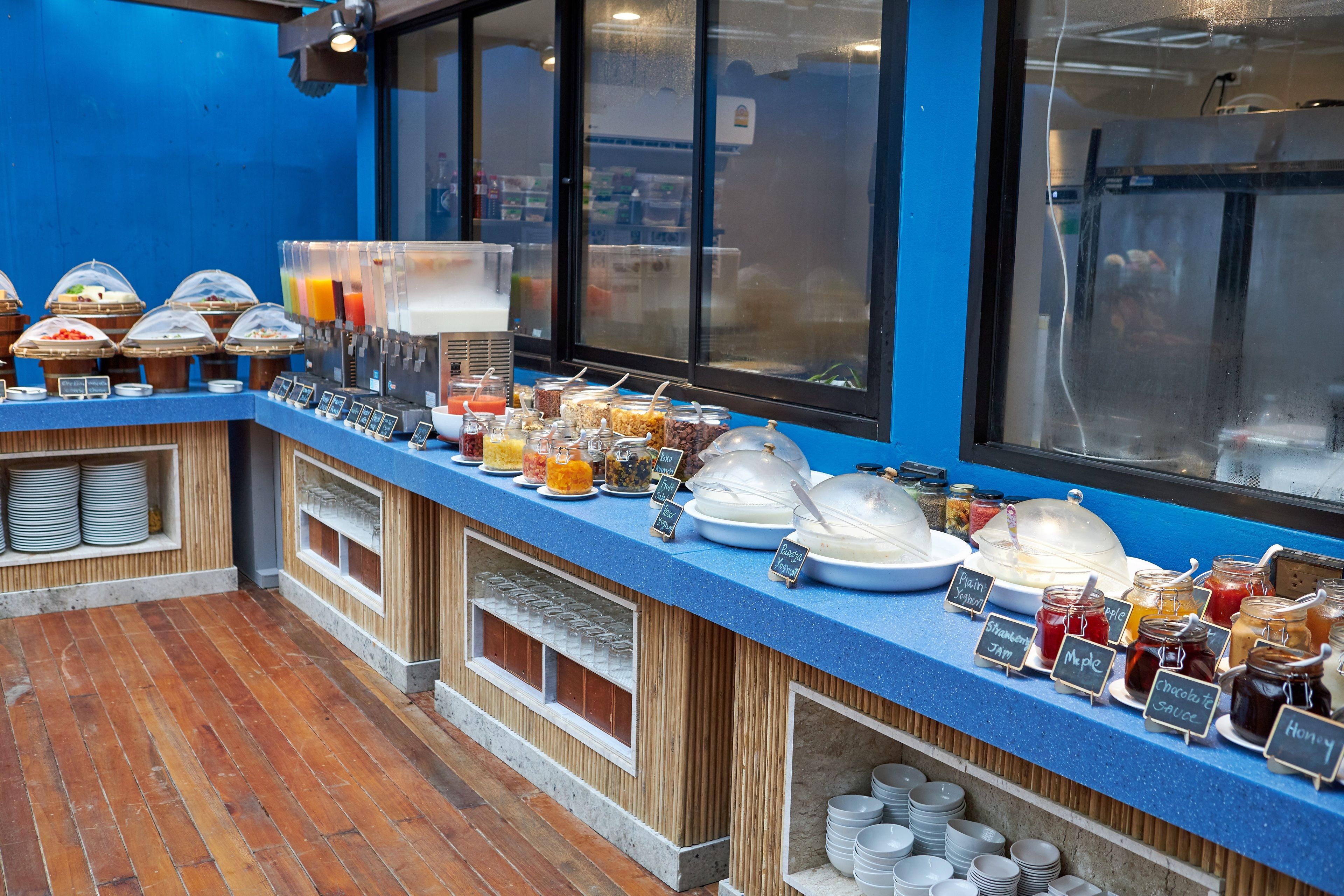 daily buffet breakfast (thb 600 per person)